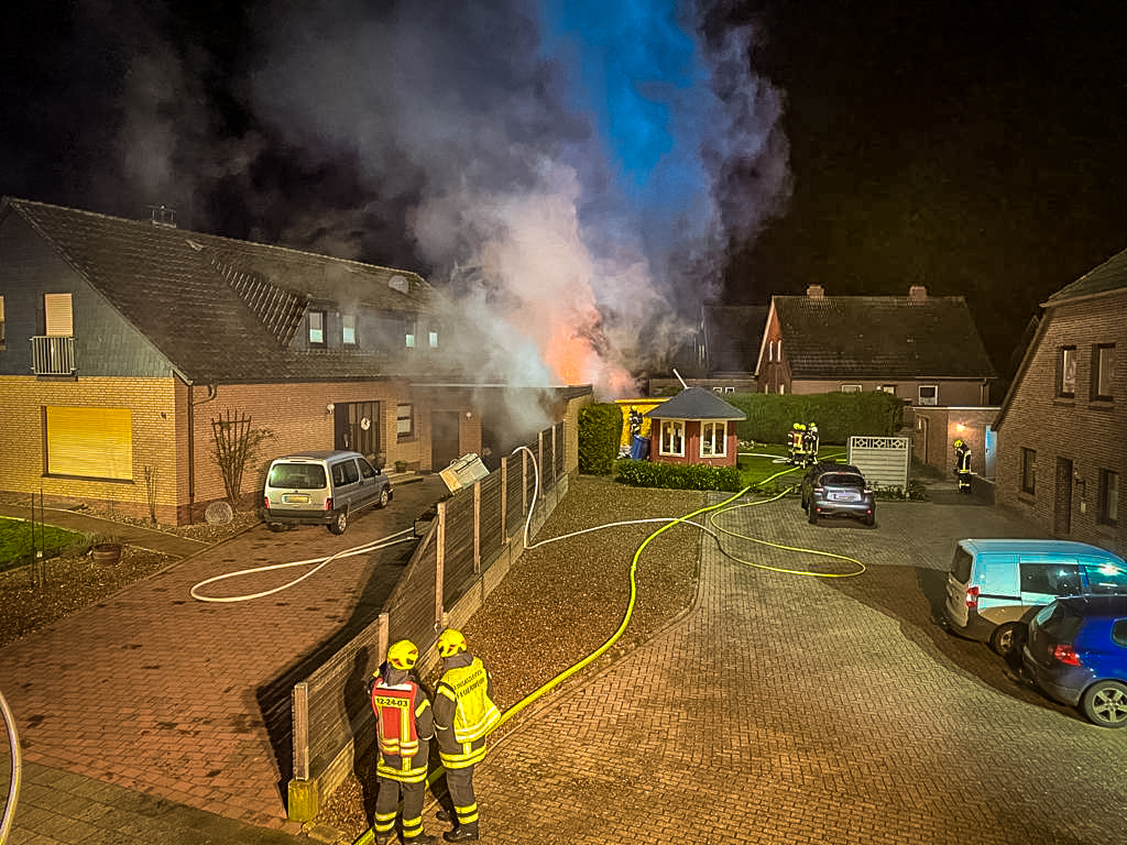 Bild: F2 Brennt-Holzlager00006