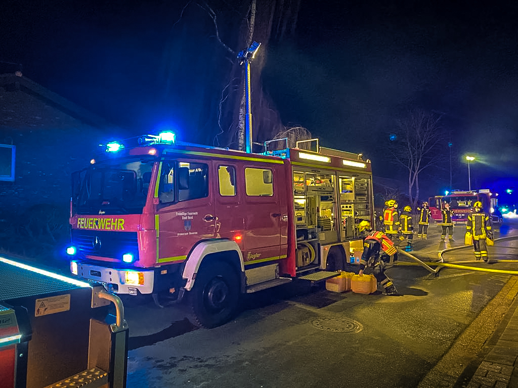 Bild: F2 Brennt-Holzlager00007