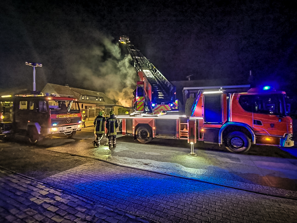 Bild: F2 Brennt-Holzlager00023