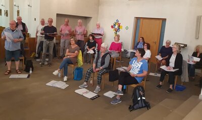 Chorprobe in der Kath. Kirche Stadthagen  (Bild vergr&ouml;&szlig;ern)