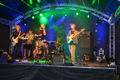 Foto des Albums: Summer beinand, Donnerstag, Young Stars
