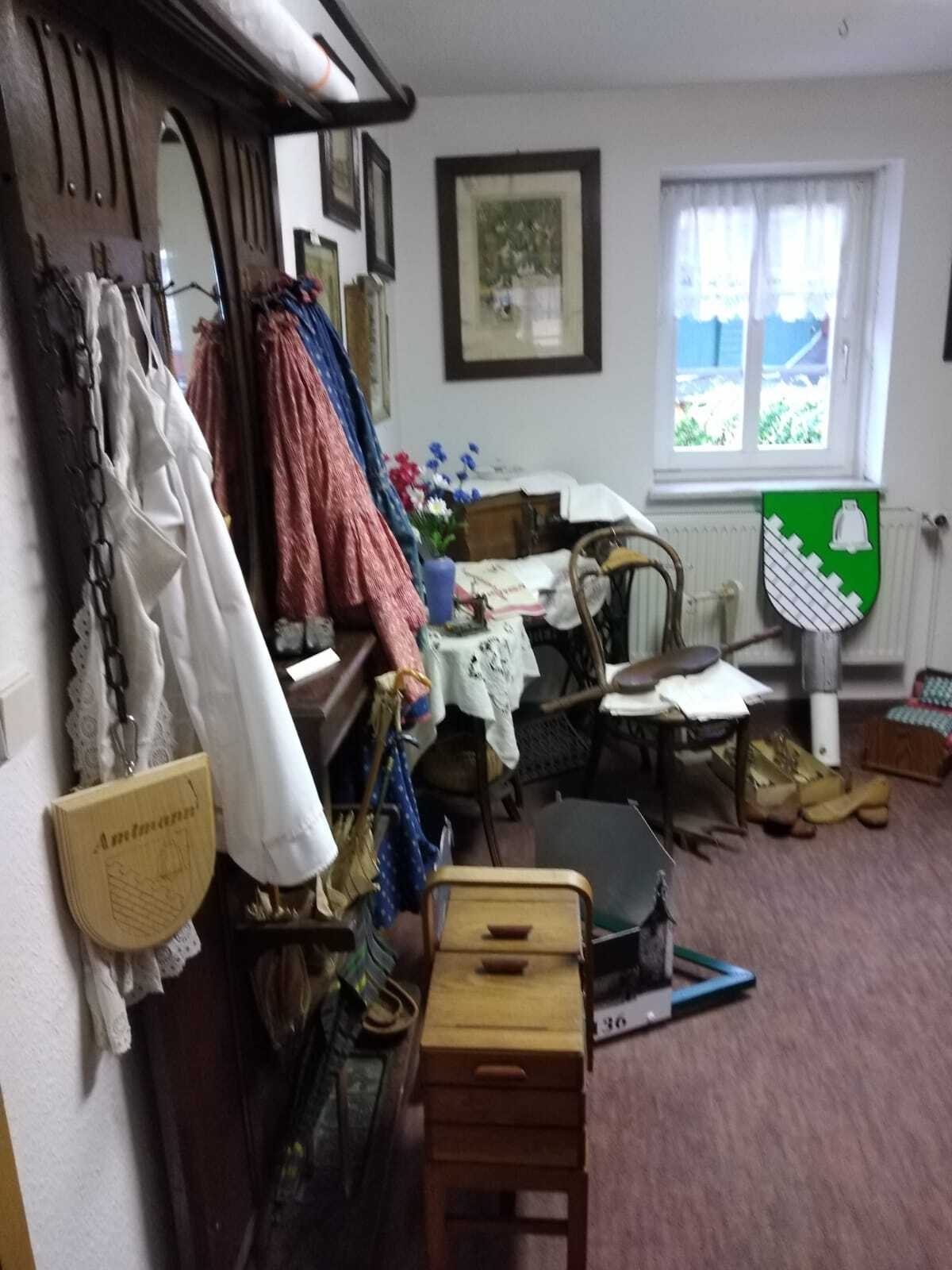 Bild : Arbeitseinsatz in der Heimatstube