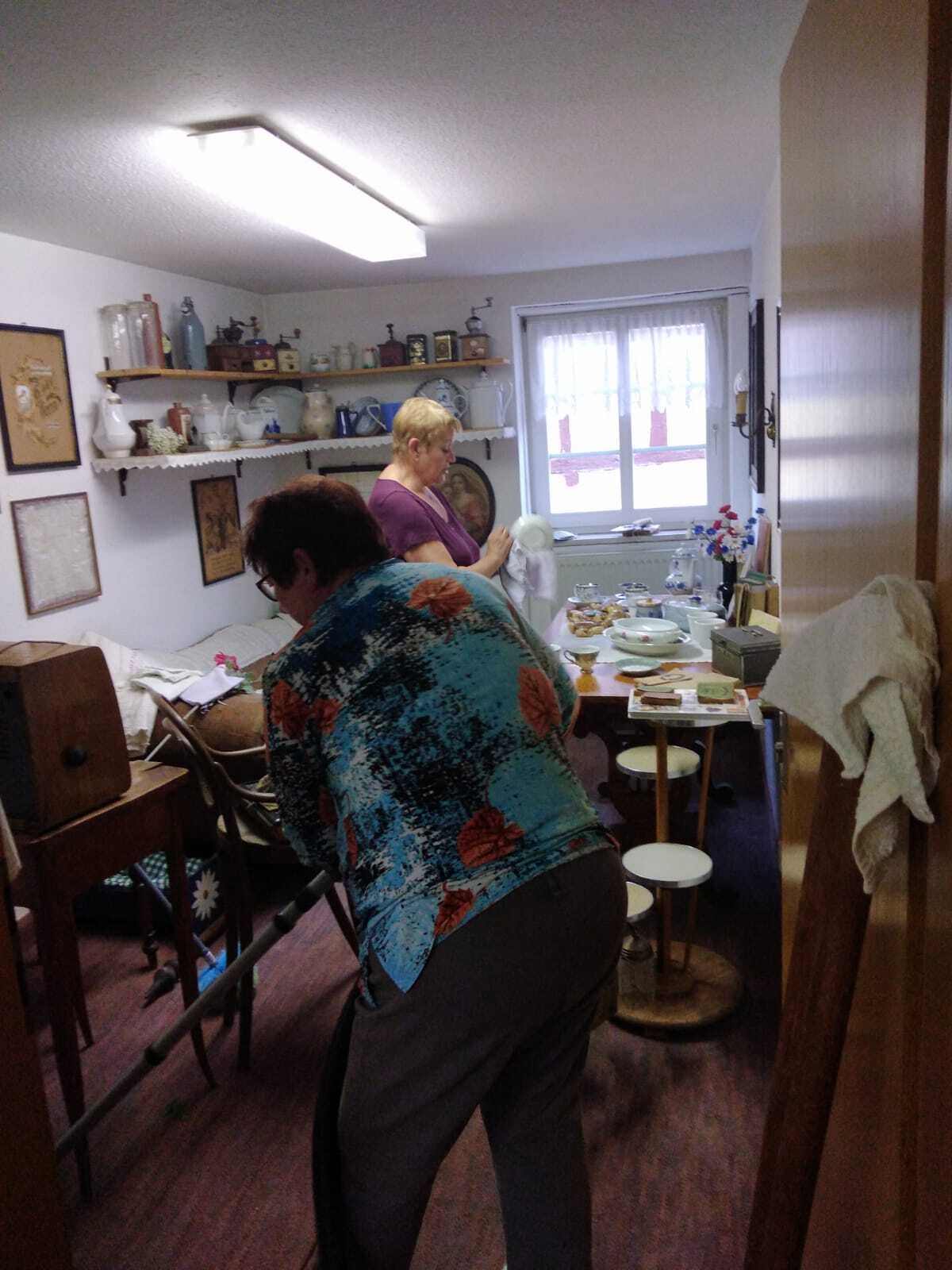 Bild : Arbeitseinsatz in der Heimatstube