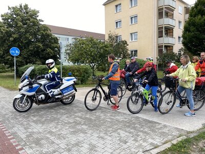 Die Polizeiinspektion Senftenberg sorgte allzeit f&uuml;r sicheres Geleit. (Foto Landkreis/Weser)  (Bild vergr&ouml;&szlig;ern)