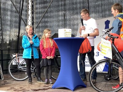 Die j&uuml;ngste Teilnehmerin und gleichzeitig Los-Fee war die neunj&auml;hrige Enya aus Kittlitz Los-Fee Enya (9) aus Kittlitz. (Foto: Landkreis/Weser)  (Bild vergr&ouml;&szlig;ern)