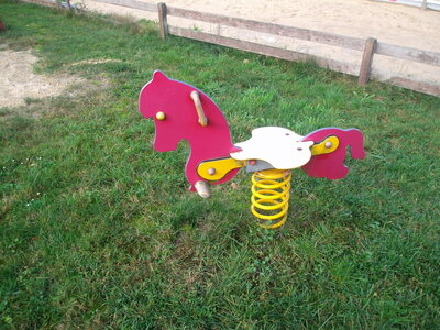 3  Federwippe Pferd  (Bild vergr&ouml;&szlig;ern)