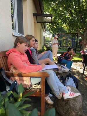 Foto des Albums: Bienenkorb statt Schulbank