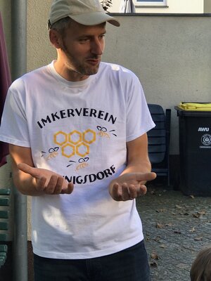 Foto des Albums: Bienenkorb statt Schulbank