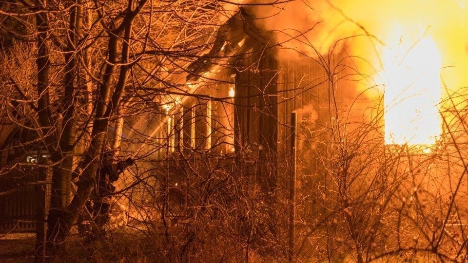 Bild: Brand einer Obdachlosenunterkunft