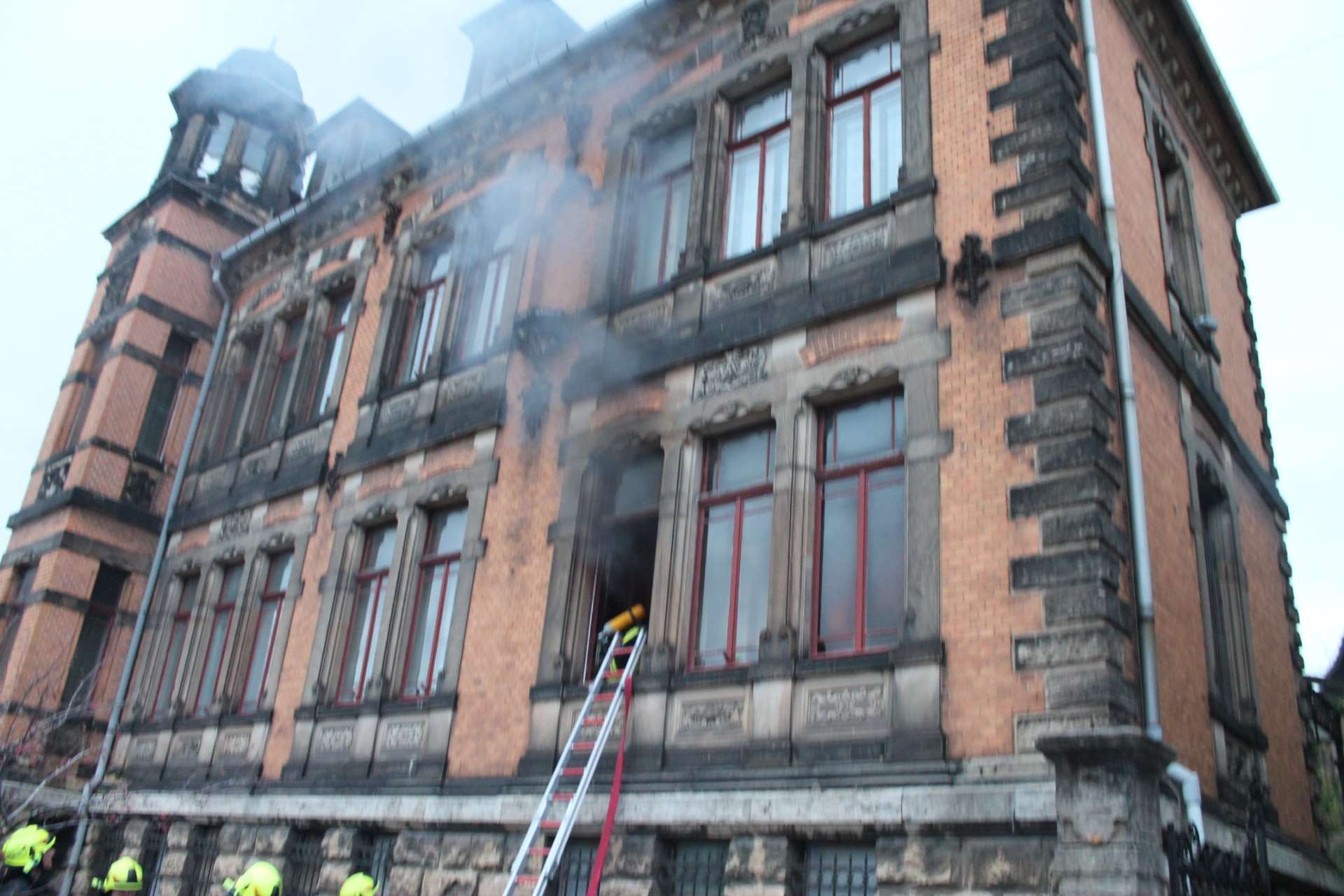 Bild: Zimmerbrand Bahnhofstraße