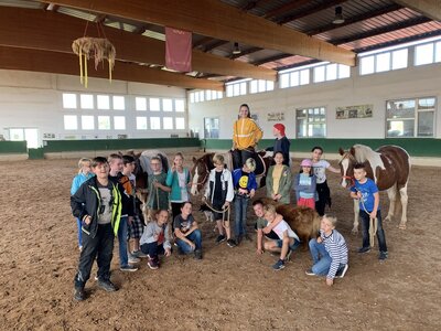 Foto des Albums: Wandertag 4c zur Forstfarm