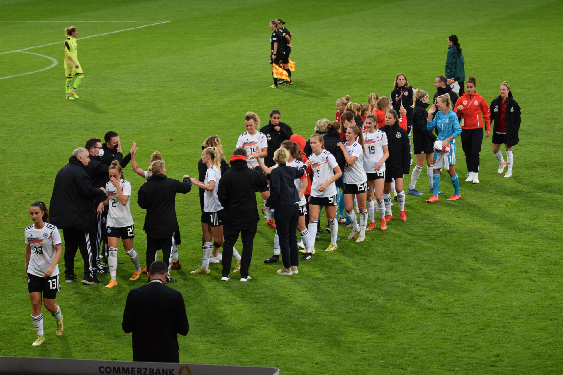 Bild: Mit einem 5:0 verabschiedete sich die Deutsche Nationalmannschaft aus dem Cottbuser Stadion der Freundschaft.