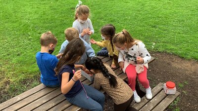 Perlenf&auml;delei mit der 1a in Mathematik 