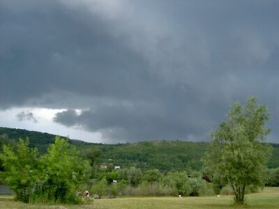 Vorschaubild: dunkle Wolken