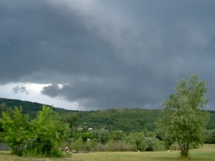 Bild: dunkle Wolken