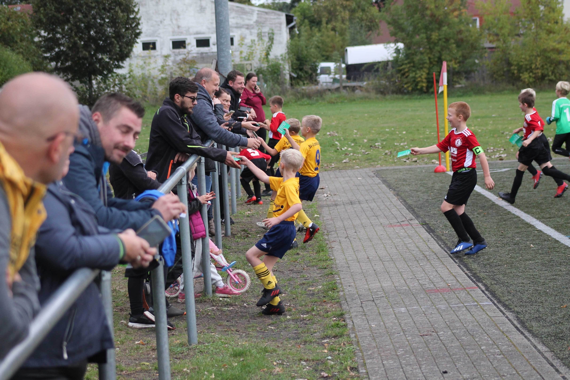 Bild: Vor der Partie der F-Junioren SSV Einheit Perleberg II : SV Victoria Breddin