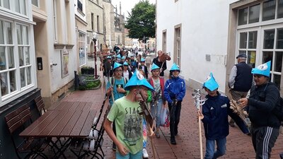 Steckenpferdreiten 10  (Bild vergr&ouml;&szlig;ern)