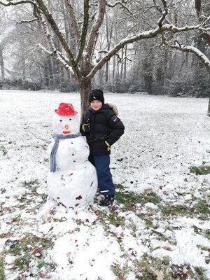 Schneewesen in Eversburg 9  (Bild vergr&ouml;&szlig;ern)