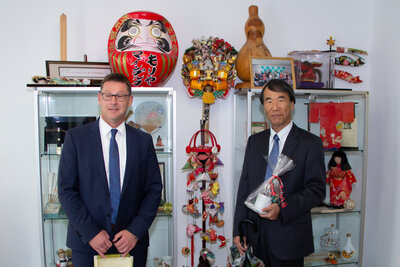 Foto des Albums: Besuch des japanischen Generalkonsuls Maekawa bei Bürgermeister