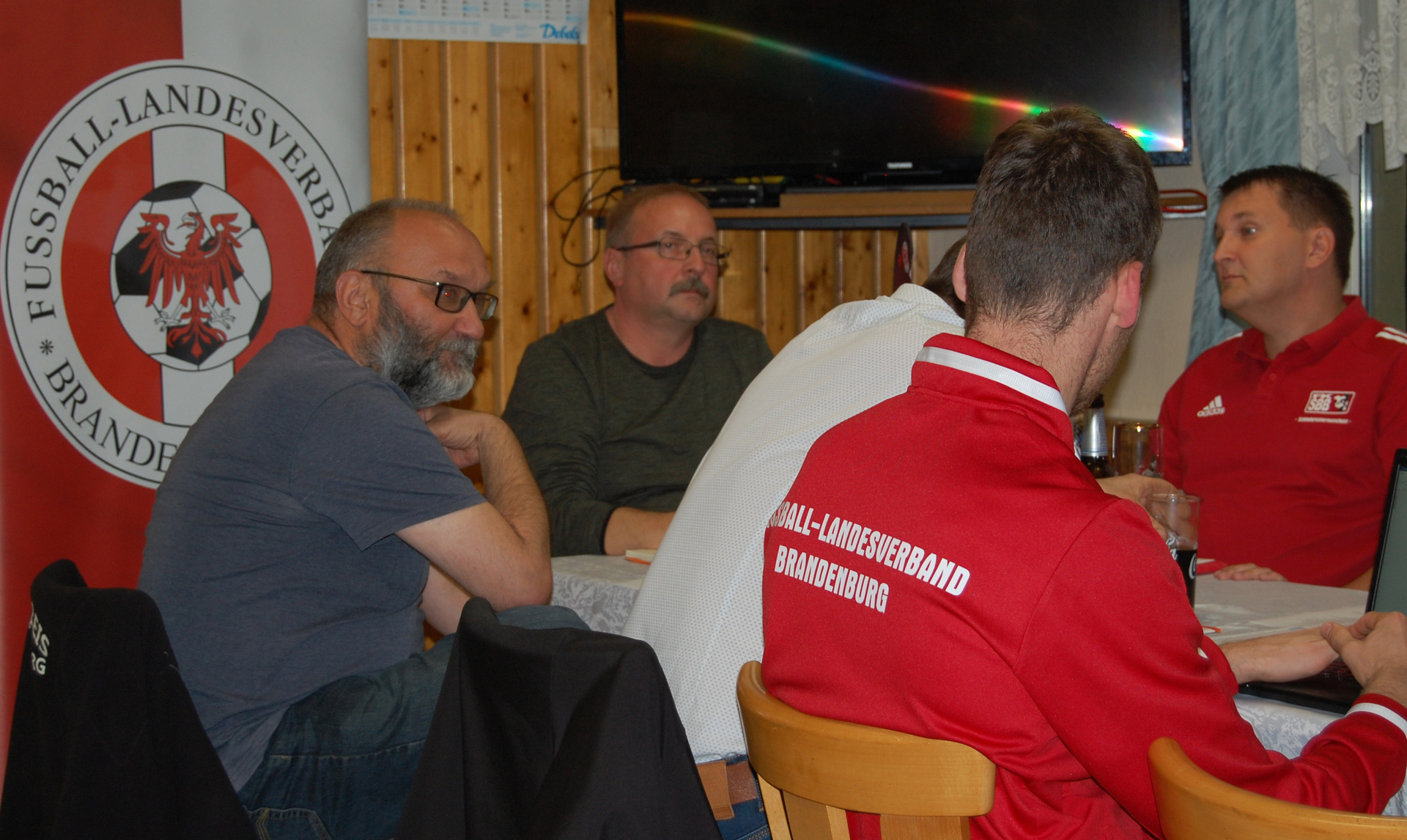Bild: ... aufmerksame Zuhörer sind u. a. Christoph Konczak, Dieter Kohlhoff und Lars Kunitz (v. l.=.