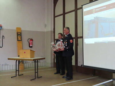 Dank an Wolfgang Sporck & Thomas Amthor f&uuml;r die Jahrelange gute F&uuml;hrung der Feuerwehr Ostheim.  (Bild vergr&ouml;&szlig;ern)