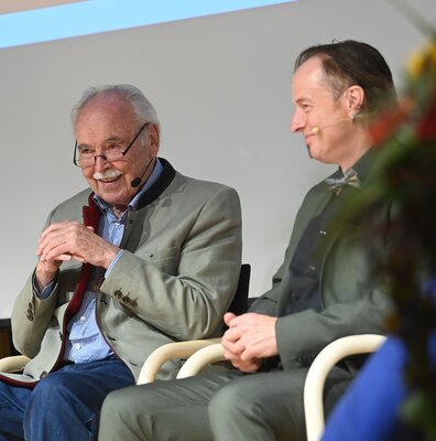 Karikaturist Dieter Hanitzsch und Erster B&uuml;rgermeister Bernhard Uhl (Foto: Marcus Merk)  (Bild vergr&ouml;&szlig;ern)