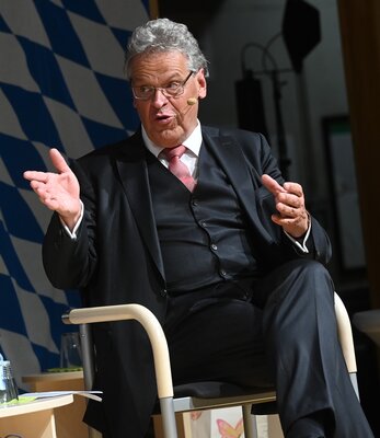 Verfassungsjurist Prof. Dr. Klaus Weber (Foto: Marcus Merk)  (Bild vergr&ouml;&szlig;ern)