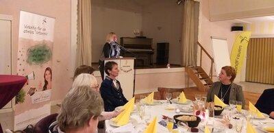 Foto des Albums: Versammlung mit Referentin Brigitte Becker zum Thema: Die Sprache des Körpers
