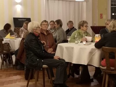 Foto des Albums: Versammlung mit Referentin Brigitte Becker zum Thema: Die Sprache des Körpers