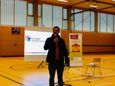 Foto des Albums: Politik hautnah – Tobias Vogt (MdL) zu Gast an der Puri