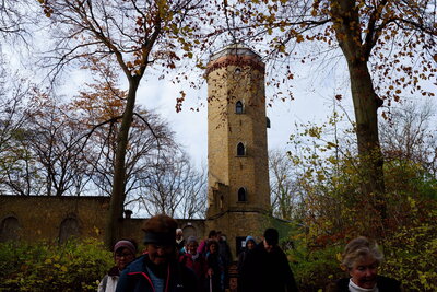 Abstieg zur Stadt  (Bild vergr&ouml;&szlig;ern)