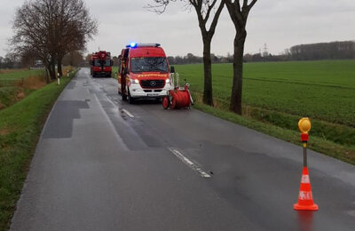 Foto des Albums: Einsatz: Lkw-Dieseltank nach Verkehrsunfall beschädigt
