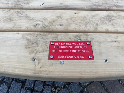 Foto des Albums: Baumbänke