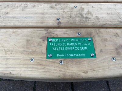 Foto des Albums: Baumbänke