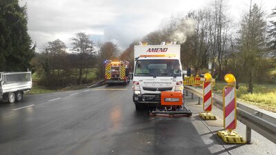 Foto des Albums: Öl nach Verkehrsunfall - Wetzlarer Straße (02. 12. 2021)
