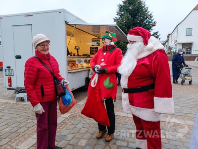 Foto des Albums: Weihnachtsmann besuchte den Pritzwalker Markt