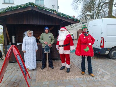 Foto des Albums: Weihnachtsmann besuchte den Pritzwalker Markt