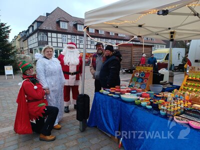 Foto des Albums: Weihnachtsmann besuchte den Pritzwalker Markt