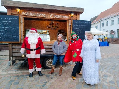 Foto des Albums: Weihnachtsmann besuchte den Pritzwalker Markt