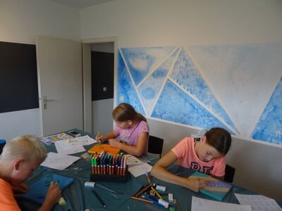 Foto des Albums: Sommerferienaktion: Leinwand gestalten mit Kids
