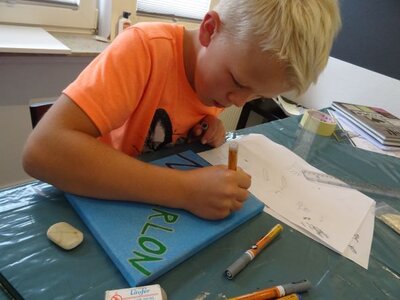 Foto des Albums: Sommerferienaktion: Leinwand gestalten mit Kids