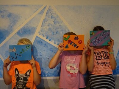 Foto des Albums: Sommerferienaktion: Leinwand gestalten mit Kids
