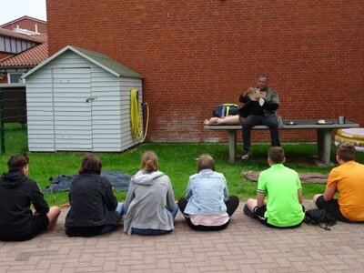 Foto des Albums: Sommerferienaktion: Outdoor-Erste-Hilfe