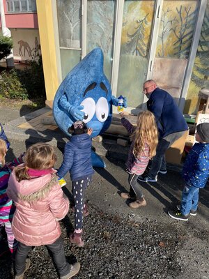Foto des Albums: Aqualino zu Besuch in der 1. Klasse