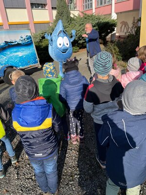 Foto des Albums: Aqualino zu Besuch in der 1. Klasse