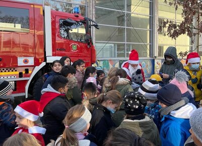 Foto des Albums: Der Weihnachtsmann kommt mit der Feuerwehr (22.12.2021)