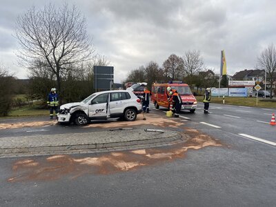 Foto des Albums: THL 1 - Straße reinigen nach Verkehrsunfall