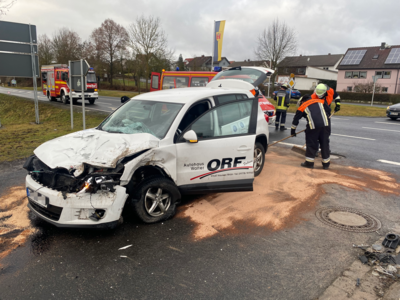 Foto des Albums: THL 1 - Straße reinigen nach Verkehrsunfall