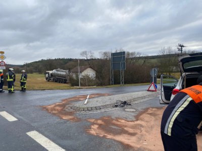 Foto des Albums: THL 1 - Straße reinigen nach Verkehrsunfall