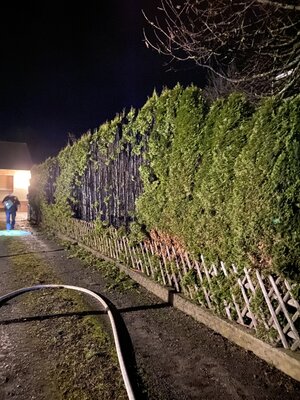 Foto des Albums: B 3 - Heckenbrand am Gebäude
